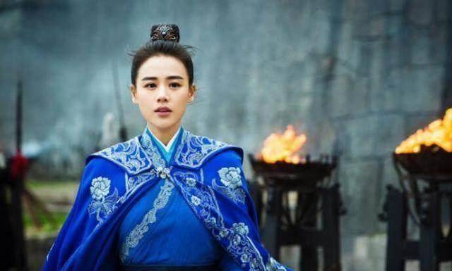 马思纯首先挤兑盛一伦,觉得他人缘其实很一般,因为他话太少了.