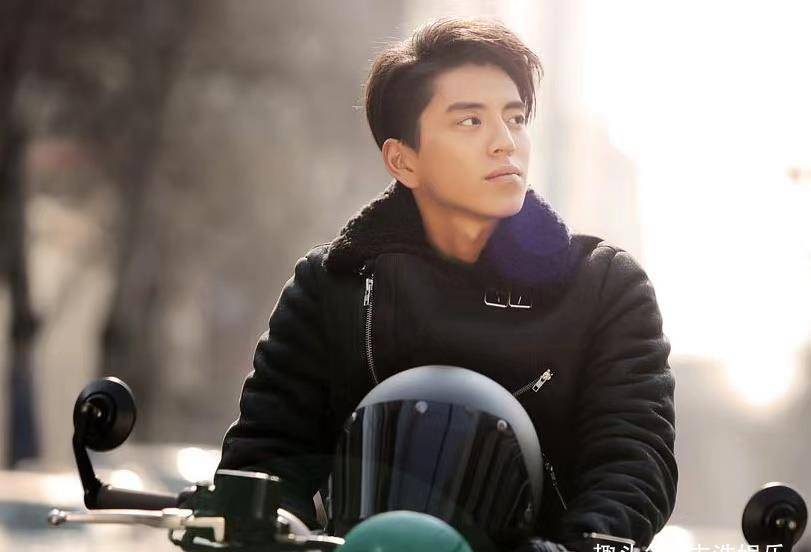 王大陆高开低走的人生,资源逆天,就是捧不红!_演技派_作品_李沁