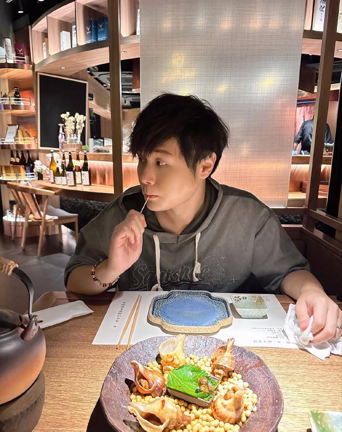 广东"巨星"康天庥李俊毅庆祝结婚纪念日,结婚四年仍无子女_李燕芳