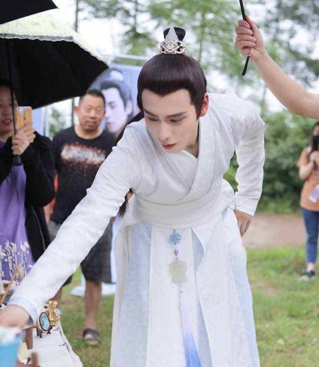 很多人应该都看过胡一天和沈月主演的《致我们单纯的小美好》这部电视