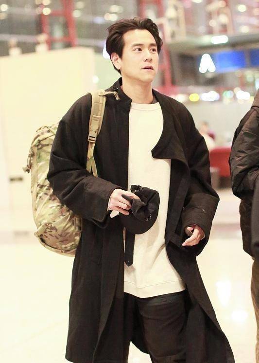 甯和彭于晏两人都很喜欢健身,颜值也非常登对,之前两人还一起健身拍照