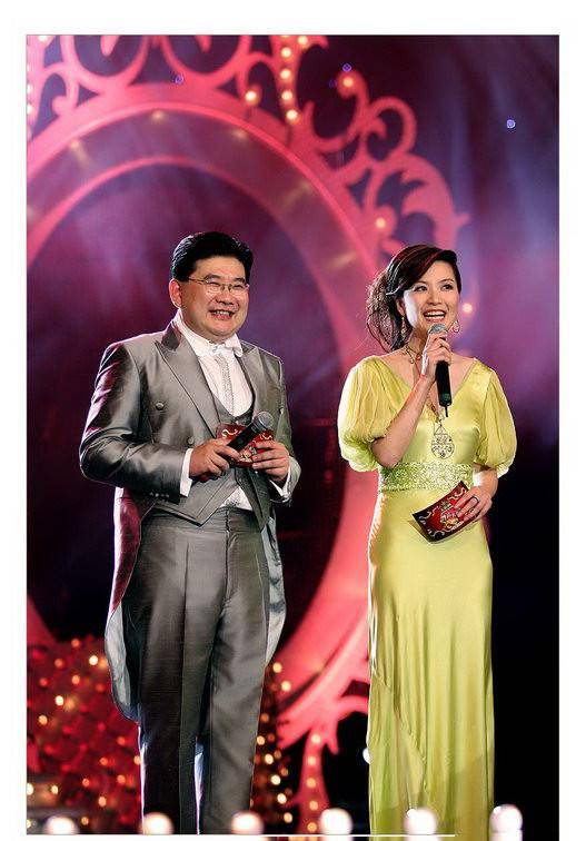 陈蓉4岁还不会说话,却成为了一名主持人,她的双胞胎女儿好可爱_上海