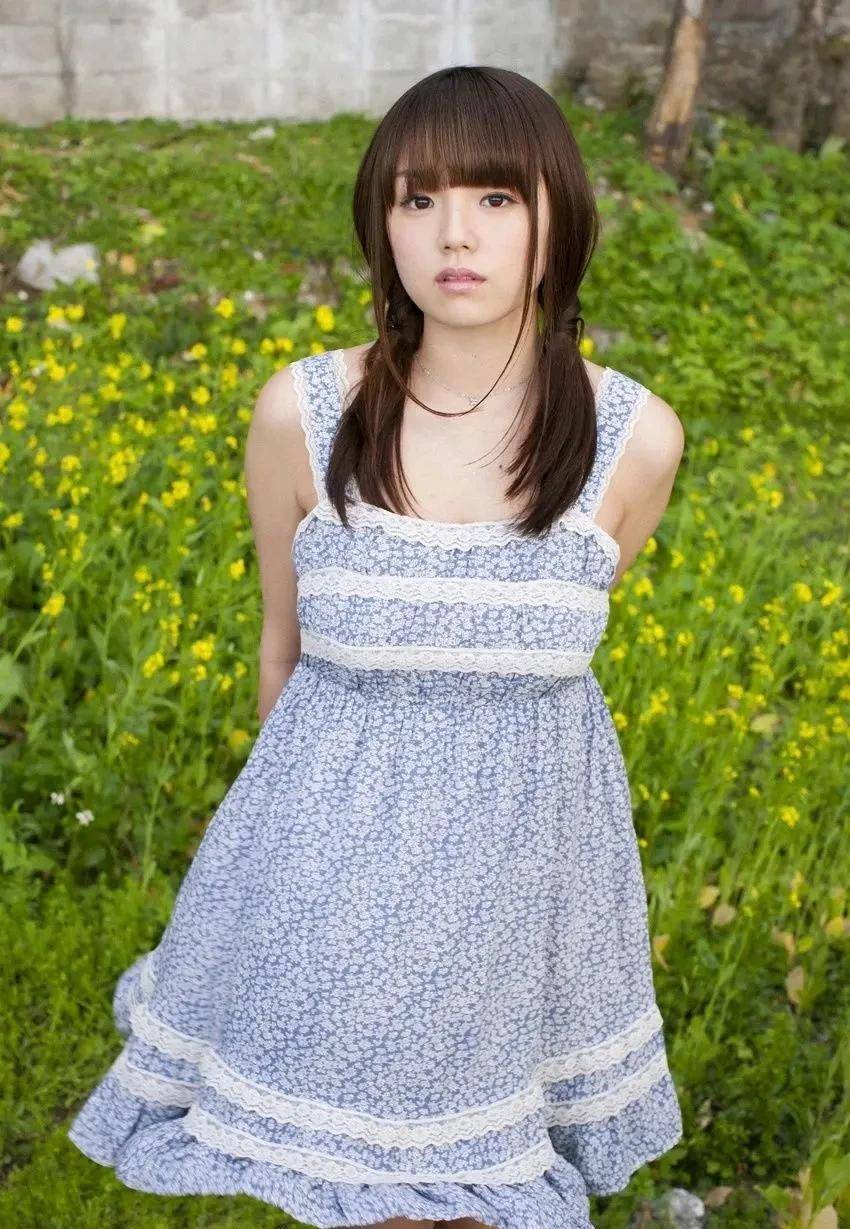 30岁写真偶像筱崎爱,长着一张娃娃脸,永远美丽,清醒,热爱生活_日本