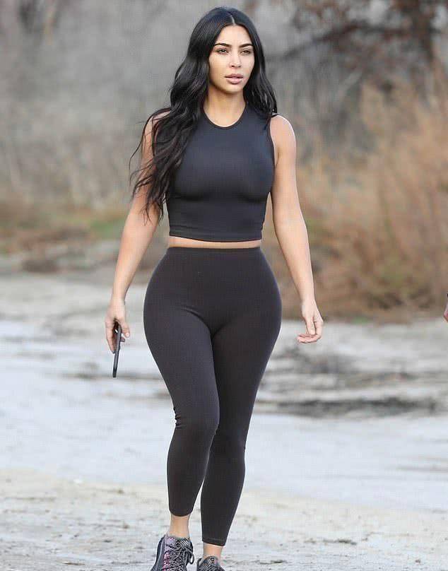 卡戴珊素颜晨练,穿短背心腰很细,誓言四十岁时瘦回107斤_梅丽莎_体重