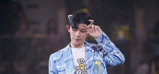 但始终没能混出什么名堂,就连与他同一公司的王一博都不认识他