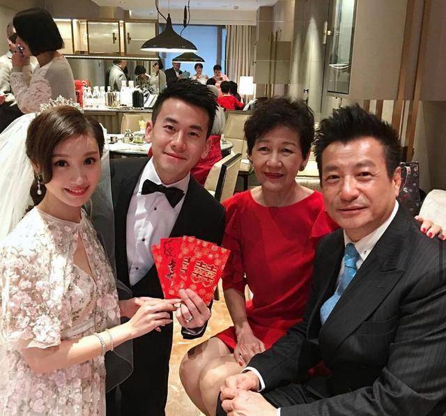 石修儿媳林佑蔚晒泳装照展露好身材,翁媳合照感情好_陈宇琛_公公_孩子