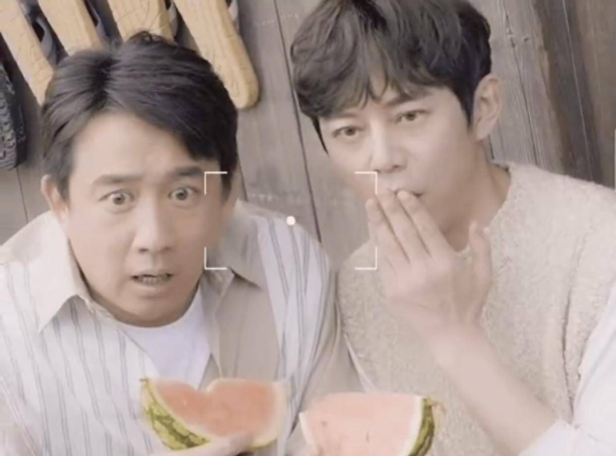 向往的生活新一季将开播,黄磊何炅搞怪合影,两人奉献表情包_休闲_中年