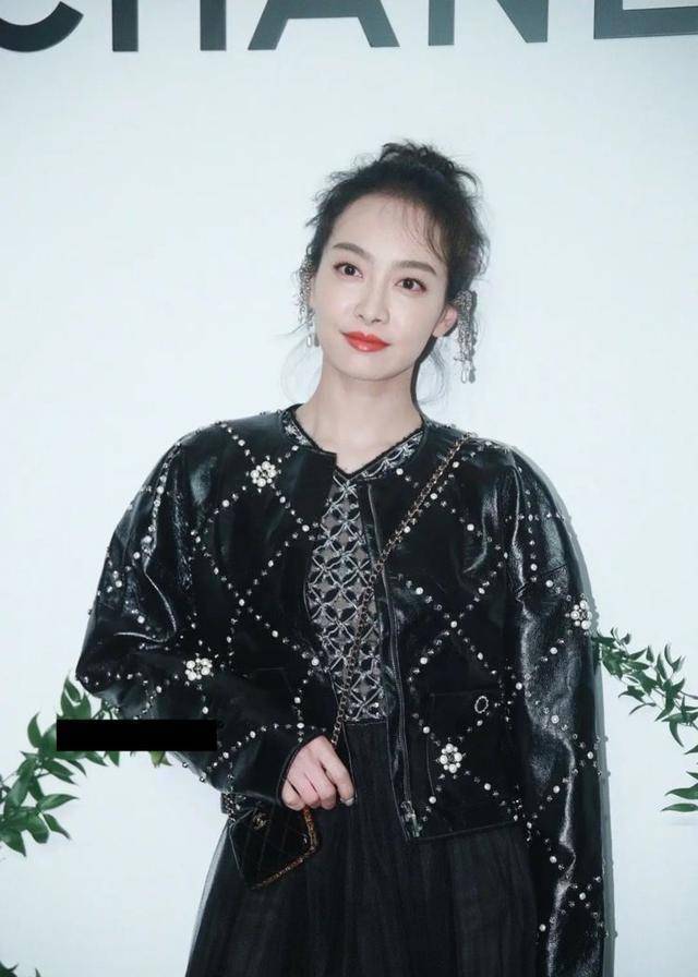 王一博陈伟霆剃寸头穿女款,周迅黑丝土味浓_黑色_穿着_显得