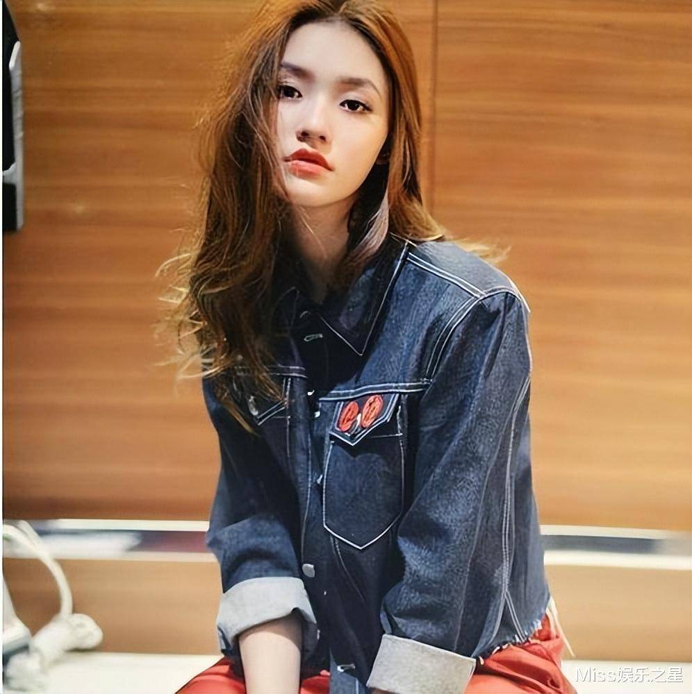 27岁林允独居北京300平大豪宅,时尚全是高科技,生活