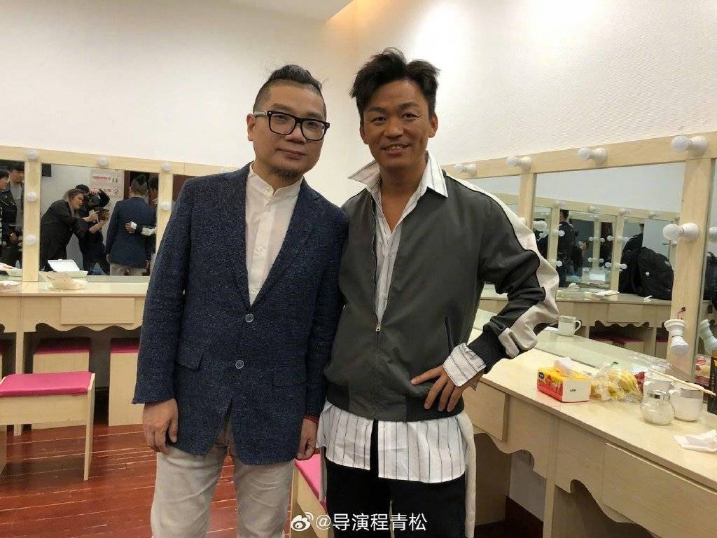 程青松喊话王宝强退还金扫帚,王宝强回应:我已经把它当成了我的动力