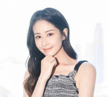 颖儿拍摄复古油画大片,头戴花环穿窄裙尽显细腰好身材_体重_减肥_女