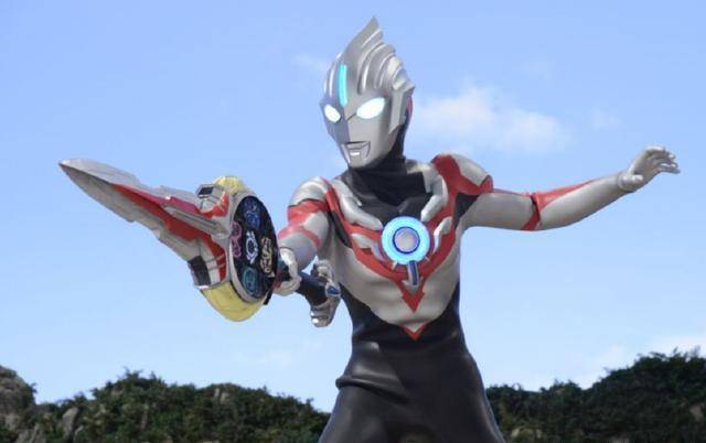 因为迪迦奥特曼想出来的办法是改变自身形态,银河奥特曼是借用力量