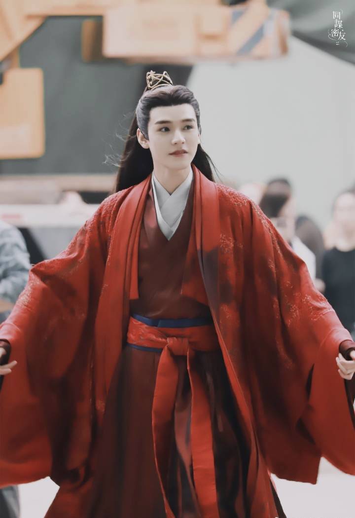 新团队曾一手捧红朱一龙,看不上cp捆绑吃红利_合作_品牌_赵薇