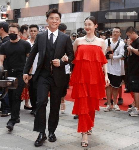 看到他送苗苗的生日礼物,网友:浪子回头_妻子_郑凯_丈夫