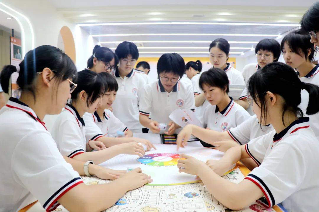 筑梦彩虹 遇见未来——咸阳彩虹中学开展生涯规划教育活动_职业_指导