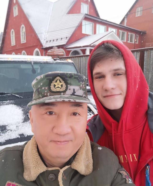 (卢宇光和儿子基尼斯)如今,卢宇光和玛丽娜的女儿卢安娜,也已经长成了