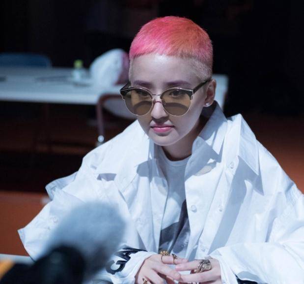 香飘飘总裁女儿参加节目,直言家里只有1种酒,一说酒名观众愣了_艾雷