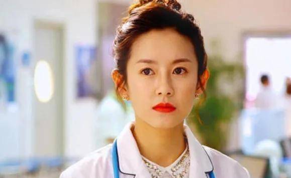 张子萱大方秀自拍,辣妈身材引关注,网友却迷惑她的脸又不一样了_陈赫