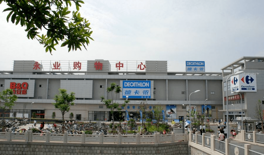 永业购物中心教育方面:3km内有徐泾第二幼儿园,徐泾小学,徐泾中学等