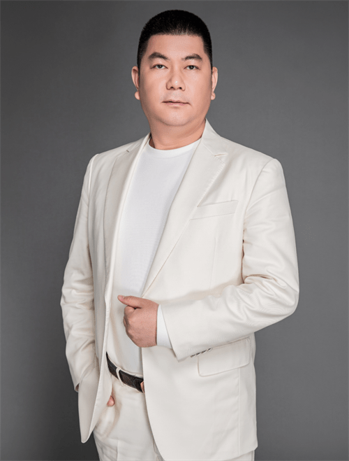 海之圣新视界教育总裁孙浩原先生海之圣新视界执行总裁张瑜女士在本次