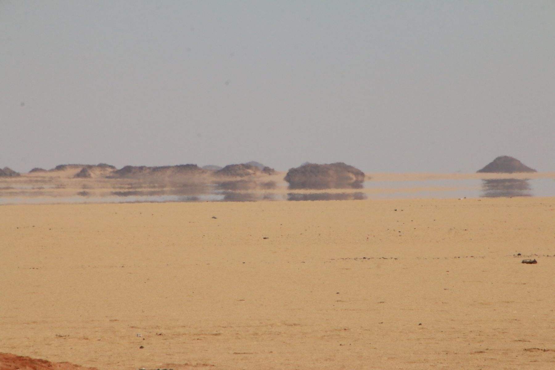 新疆库木塔格沙漠东南部出现了"海市蜃楼"奇观_景象_景观_气温