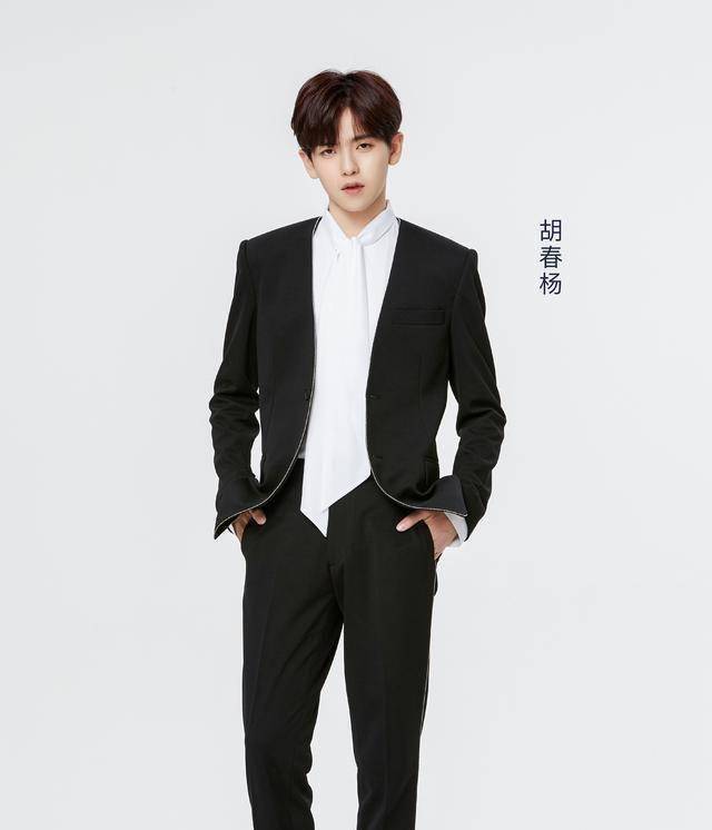 张艺兴给李汶翰打分,胡春杨紧张吐槽网友:乐华的孩子太可爱了_时候