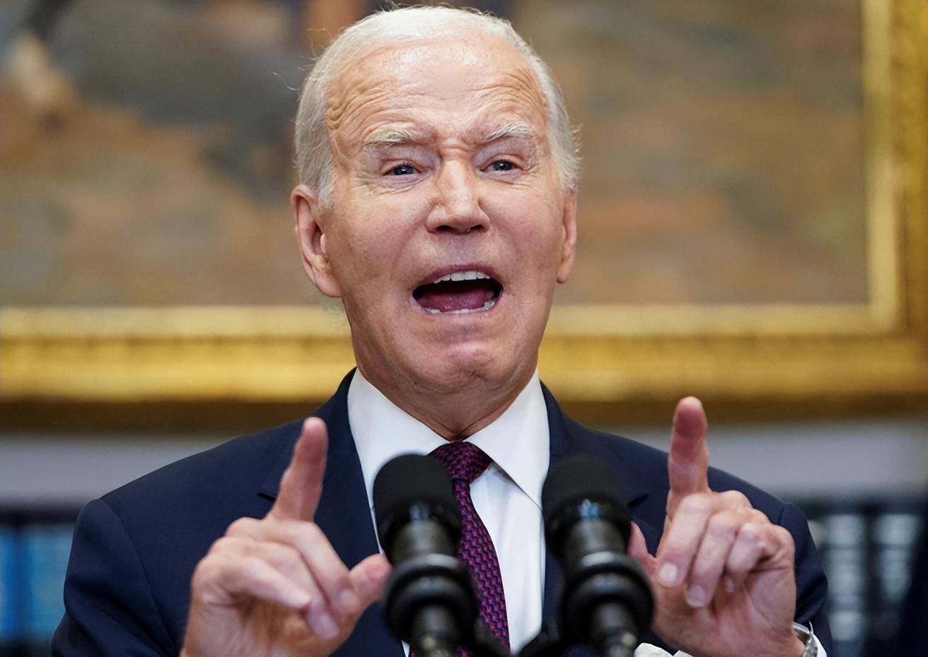 "拜登去世"消息被打假,身体状况频出问题,他还能撑多久?