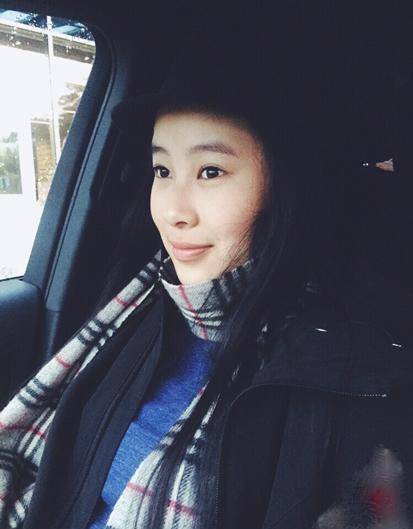 杨海润都已经18岁了,而且还是个高颜值的大美女,陶虹这基因,真心绝了.