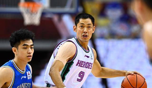 张庆鹏正式宣布退役,37分成绝唱,挥别赛场并不意味着告别篮球_因为