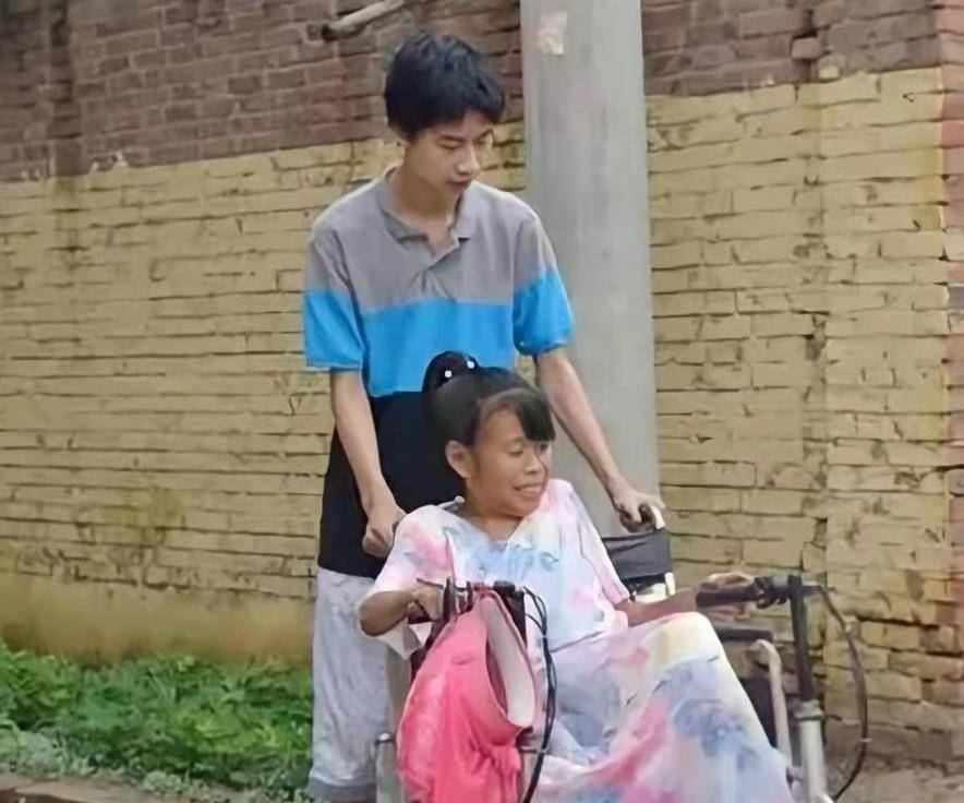 原创            寒门贵子庞众望，靠捡破烂维持生活744分考上清华，如今怎么样了-庞众望现状2019视频