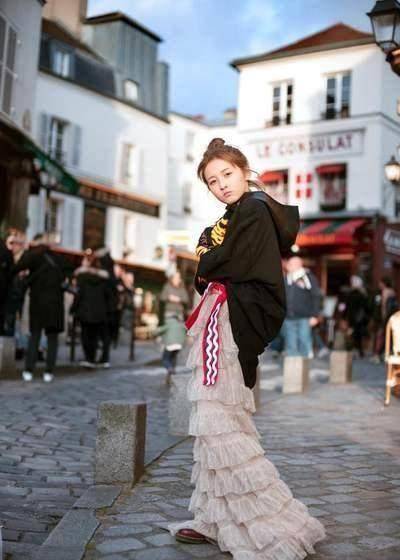 张子枫这次终于穿对衣服美翻天啦,但看到她脚趾的我却很心疼!