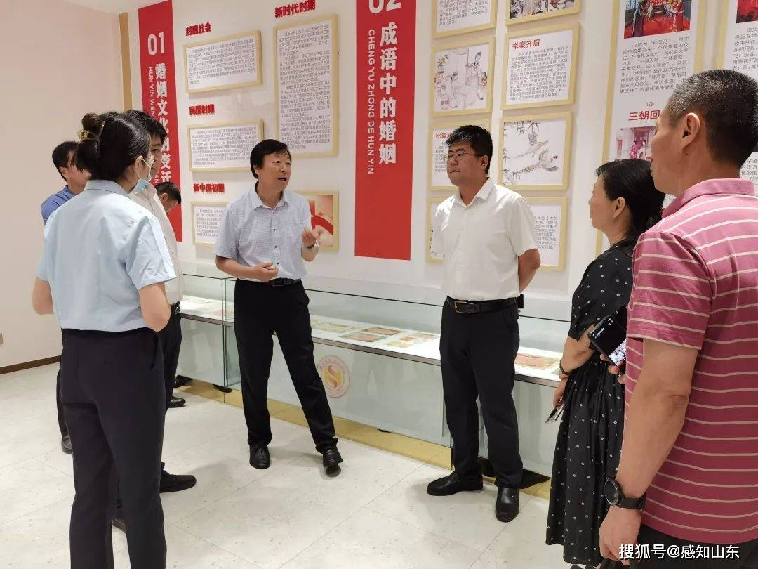 济南市钢城区政府党组成员,副区长崔波带队到市中区参观考察婚姻登记