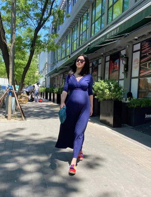 如今,朱珠距离预产期已越来越近,不知道接下来的她会不会考虑停工呢?