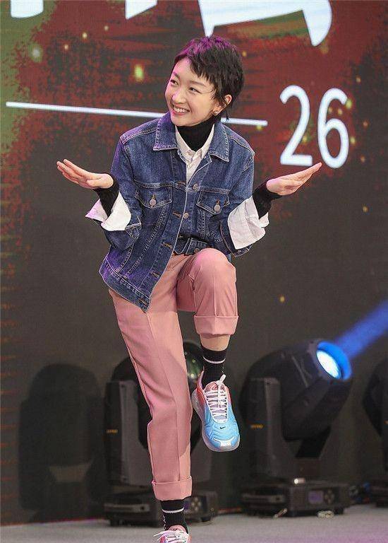 周冬雨庆生会上成表情帝,小影后已变成27岁大姑娘,男朋友呢?