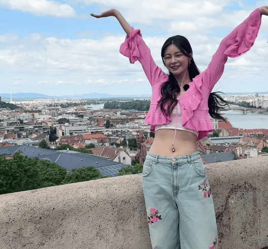 是杜海涛妈妈的注意,她希望沈梦辰怀孕生下孩子来以后,和孩子的百日宴