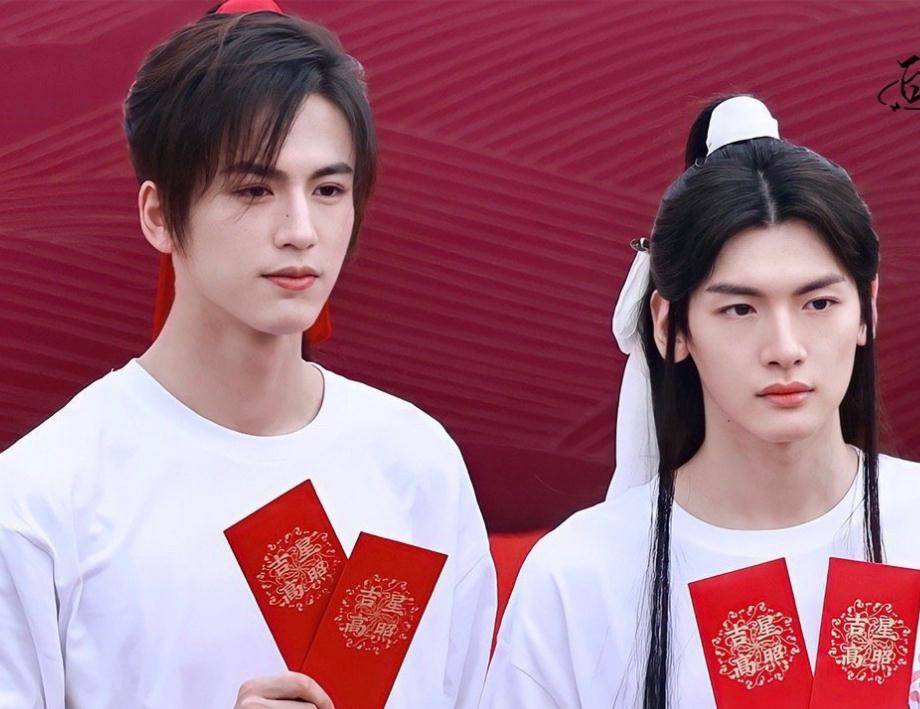 《天官赐福》双人最新路透曝光,看两人侧面生图:终于有那味儿了_翟潇