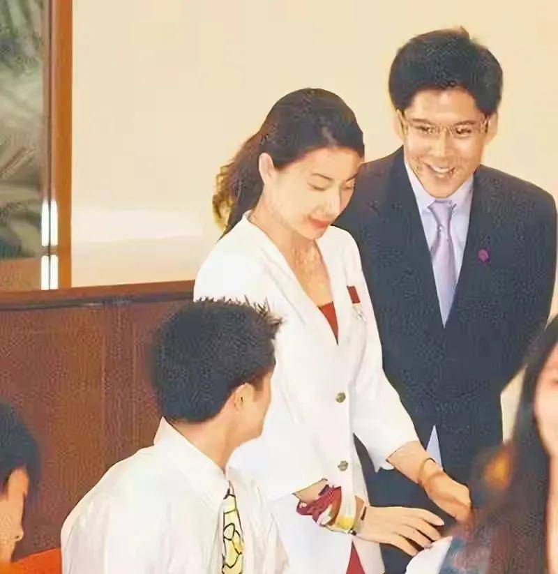 曝吴敏霞难嫁霍启山原因:男方没追,没人做媒,霍震霆没递橄榄枝