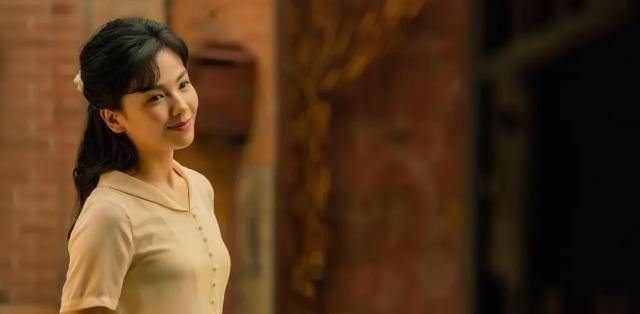 冬冬送给小美的礼物暗藏玄机,成年后的相逢更有深意_中国_张明敏_弄堂