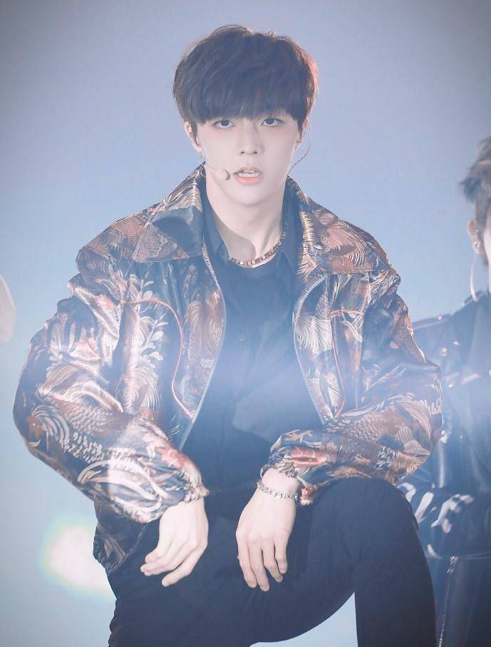 《npc》团体解散,用"离不开"画上句点,九人交一份个人成绩单_黄明昊