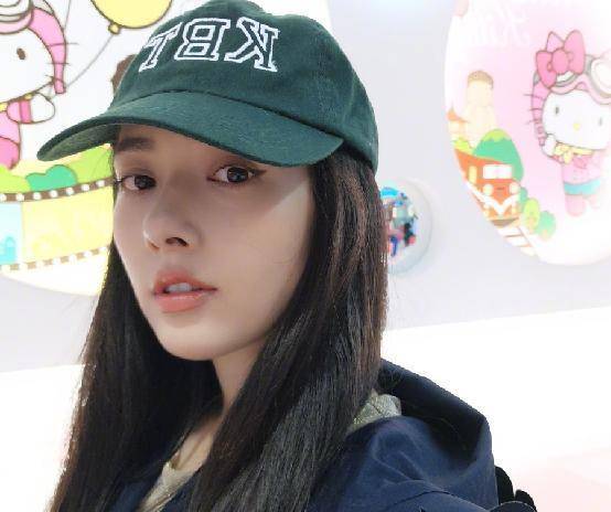 颖儿郭碧婷逛街美照,一个穿4万,一个穿7400,宛如仙女下凡_身材_一身