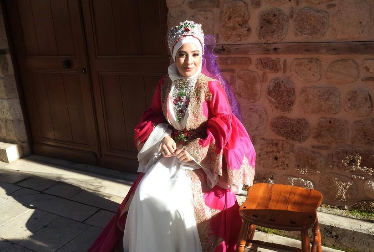 土耳其传统服饰的辉煌与国际时尚界的关注