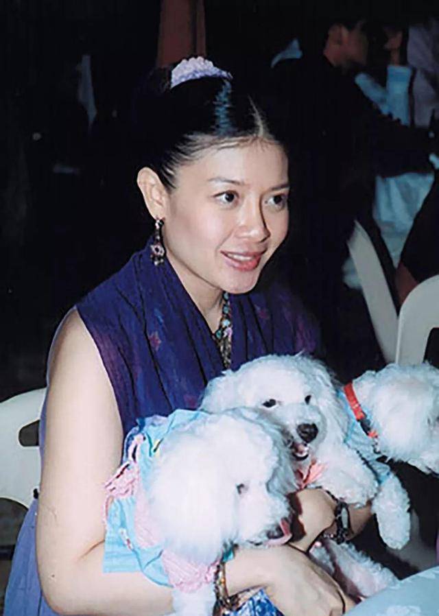 先说说拉玛十世后宫里最漂亮的三位佳丽吧.