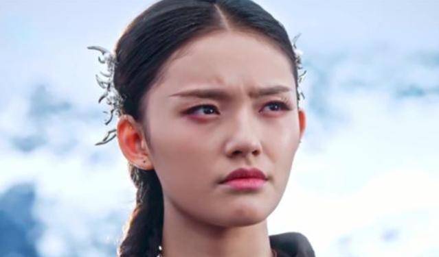 《斗破苍穹》中出场数秒惊艳观众的小姐姐原来是她,现代装超迷人_剧中