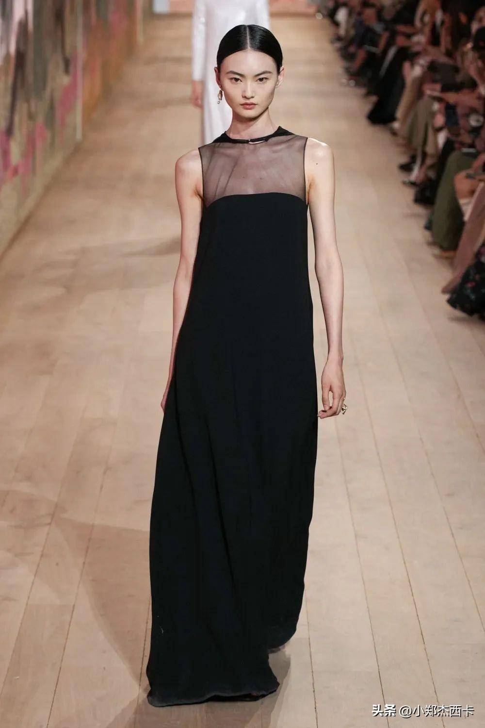 我们四大超模横扫高定时装周,女子压轴走秀!_刘雯_黑色_造型