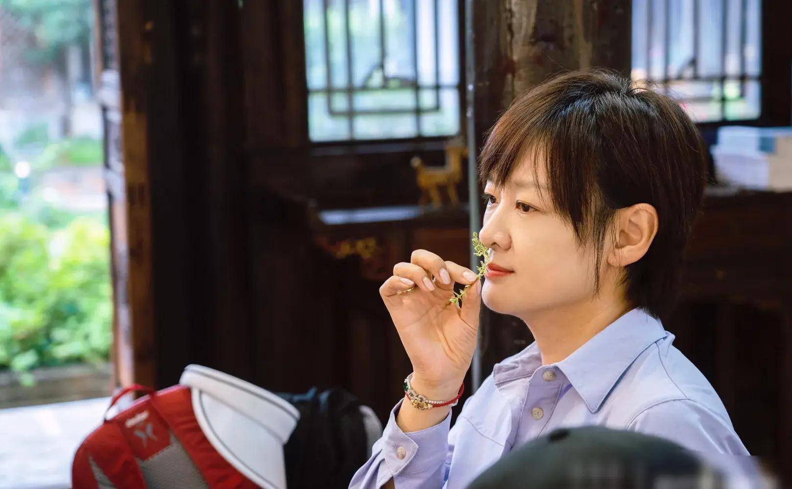 前电视主持人李小萌,老公是谁已成谜,她女儿九岁啦,长相不及妈_家庭