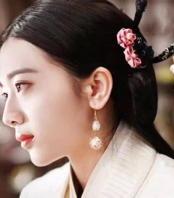 00后粉丝脑洞大开,p赖冠霖女装,看到成品后,所有人都被惊艳了_肤色