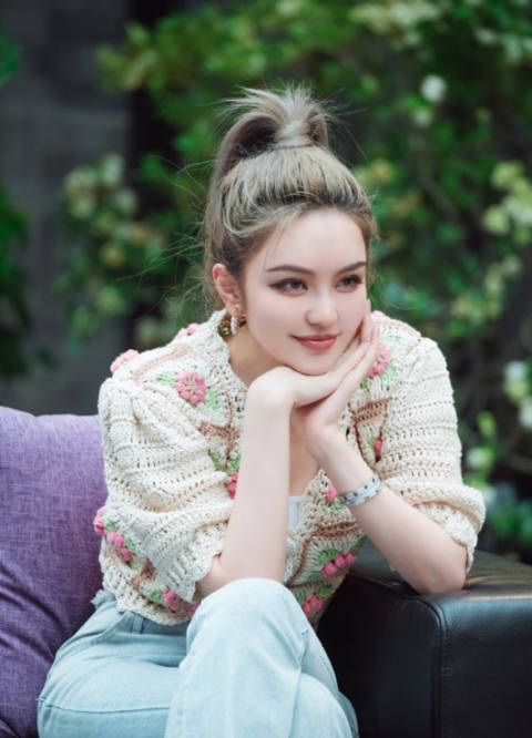 周扬青分手后迎来新恋情,与好利来王子罗昊相恋,称实现甜食自由_方面