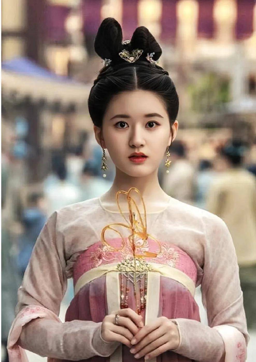 娱乐圈四大美女霸屏无处不在,娱乐圈真的没有人吗?_赵露思_白鹿_杨紫