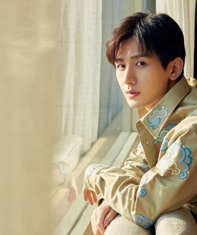 成毅杨紫新剧最新进展,甜蜜对视cp感十足,有望成为热门荧幕情侣_合作