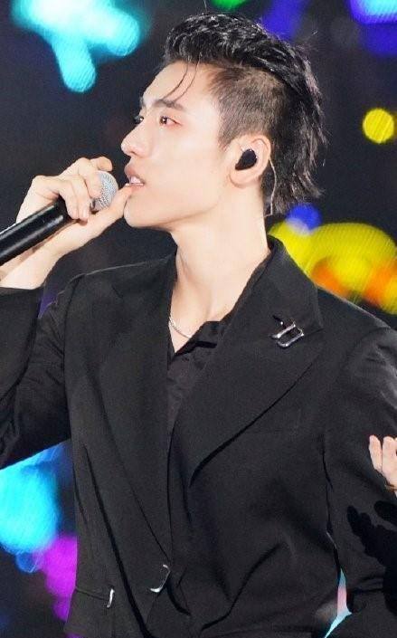 《npc》团体解散,用"离不开"画上句点,九人交一份个人成绩单_黄明昊